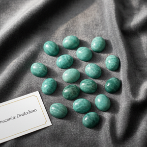 หินคริสตัลขัดเงาอเมซอนทรงวงรีสีเขียวทำด้วยมือหินอัญมณีหลวมด้านล่างเรียบสำหรับทำเครื่องประดับ - Product Image 1