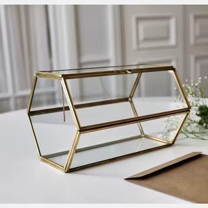 Mini boîte à bijoux en verre avec cadre en métal moderne et élégant, design décoratif doré pour cadeaux féminins - Product Image 6