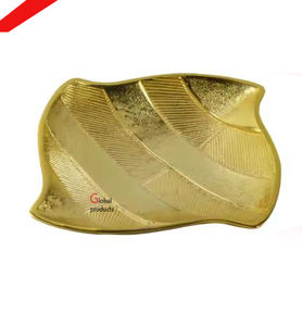 Plateau de service design tendance en métal doré fini pour hôtel, maison et restaurant - Product Image 1