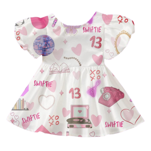 ชุดเดรสผ้าพิมพ์ลายแฟนๆนักร้องชื่อดังชุดเดรสสำหรับคอนเสิร์ตของผู้หญิงเอวธรรมชาติระบายอากาศได้สำหรับฤดูร้อน/ฤดูใบไม้ผลิโดยผู้ส่งออกอินเดีย - Product Image 3