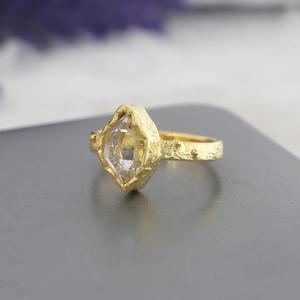 Bague en or et diamant naturel Herkimer Bijoux en argent sterling martelé pour femme Bague de naissance Cadeau parfait pour la femme - Product Image 1