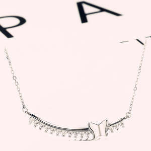 Collana Trendy in Argento Sterling con Farfalla Apposta su Ramo, Placcata Oro con Diamante, Perla e Zircone, Catena a Maglie, Regalo - Product Image 2