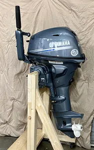 Moteur hors-bord Yamaha 25 CV 4 temps 6 cylindres, état neuf, essence, vente promotionnelle - Product Image 5