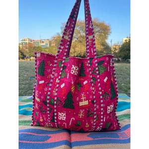 Bolsa de Mano Extra Grande Acolchada de Algodón, Ecológica, Resistente, para Compras, Fin de Semana, Reversible, Vibrante, en Rosa y Verde - Product Image 2