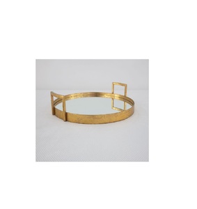 Bandeja de metal y espejo de lujo con asas adornadas y bordes pulidos, ideal para centros de mesa de boda y detalles de decoración del hogar - Product Image 1