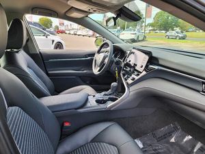 USAGÉ 2024 To-yo-ta Cam-ry SE AWD - Product Image 4