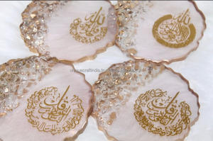 Sous-verres élégants en résine avec calligraphie arabe, ensemble de sous-verres islamiques faits à la main avec des accents dorés, parfaits pour les cadeaux islamiques - Product Image 2