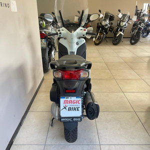 Scooter à essence SH 300, solution de mobilité urbaine haute performance - Product Image 5