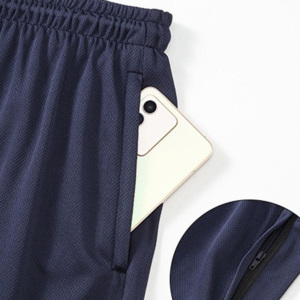Shorts de sport double couche en polyester respirant et écologique avec logo personnalisé, longueur genou, fermeture éclair, maille 2-en-1, pour l'été - Product Image 3