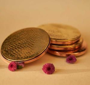 Posavasos de metal decorativos hechos a mano diseñados para una durabilidad duradera y una presentación elegante en el hogar - Product Image 6