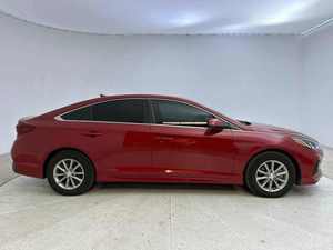 Berline d'occasion 2023, transmission intégrale, intérieur cuir foncé, moteur 4.5L, transmission automatique, toit ouvrant panoramique, caméra de recul 360°, écran tactile - Product Image 2