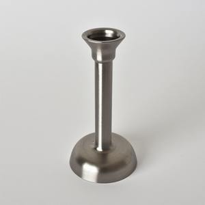 Portavelas de Navidad de hierro rústico hecho con artesanía antigua Ideal para decoración navideña tradicional y de temporada - Product Image 3