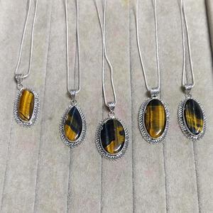 Pendentif en œil de tigre, pierre précieuse, figurine gravée d'amour, sculpture amicale, décoration d'intérieur pour mariage, vacances, art du Gujarat - Product Image 2