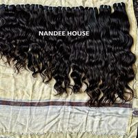 Cheveux humains Remy non traités de temple d'Inde du Sud, trame tissée à la machine, 24-28 pouces, ondulation naturelle, noir naturel, sans nœuds, provenance d'un seul donneur