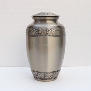 Urna de cremación de latón y metal personalizada de alta calidad para cenizas humanas adultas con suministros funerarios de diseño de pájaros grabados - Product Image 6