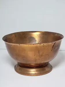 Maceta de Cobre Vintage de Alta Calidad con Base y Tazón Rústico Desgastado Disponible en Cantidad al por Mayor para Uso en el Hogar y Jardín - Product Image 5