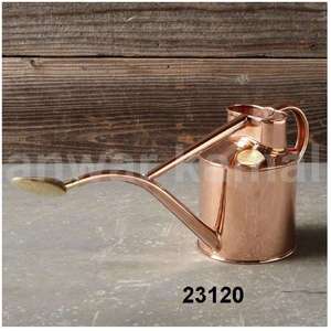 Arrosoir en métal spacieux conçu pour l'arrosage à haut volume, offrant une manipulation stable et équilibrée pour tous les jardiniers - Product Image 5