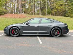 Porsche Taycan berline 2023, propulsion arrière, couple de 400-500 Nm, 300-400 ch, transmission automatique, toit ouvrant panoramique, sièges en cuir - Product Image 6