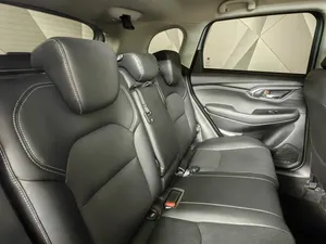 ZUZUKE 2022, SUV Automático Turbo, Asientos de Cuero, Neumáticos R18, Portaequipajes de Aluminio, Interior Oscuro, Motor de Gasolina, Techo Panorámico - Product Image 3