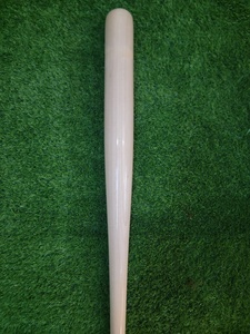 Venta al por mayor a granel bates de béisbol de madera de alta calidad Madera personalizada con logotipo personalizado y mango de agarre - Product Image 4