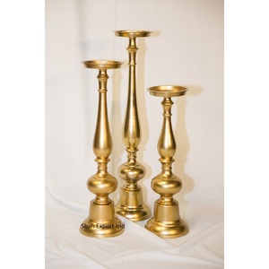 Bougeoir de pilier en métal de dernière conception en or fini pour la maison et les piliers de bougie décoratifs de table de Noël - Product Image 5