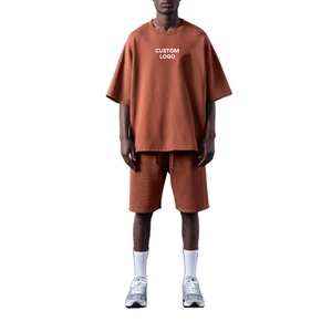 Camiseta y pantalones cortos de lujo para hombre, estilo hip-hop urbano, de gran tamaño, con hombros caídos y corte holgado, a la moda y personalizados. - Product Image 1