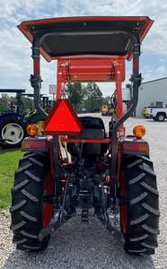 Modelo de tractor Kubota L2501 de 25HP con cargador frontal y implementos de retroexcavadora adjuntos - Product Image 6