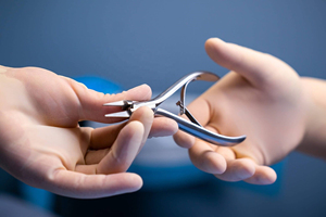 Cortaúñas profesional de 4 "al por mayor, pinza de cutícula de doble resorte, punta de 7mm, dedos de manicura de acero inoxidable curvos afilados - Product Image 4