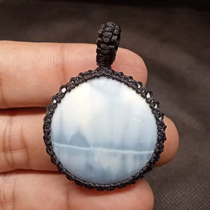 Colgante de Ópalo Azul Natural, Colgante de Macramé, Colgante de Hilo, Gema, Joyería de Piedras Preciosas, Cabujones Pulidos a Mano - Product Image 2