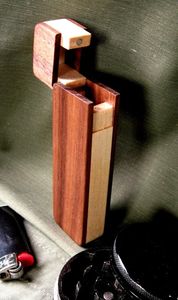 Étui à cigarettes et boîte de rangement pour tabac en bois classique de luxe, fait main, avec surface polie et fermeture à clapet - Product Image 2