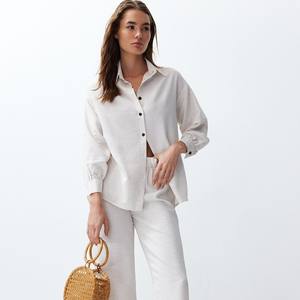 Conjunto de blusa de pantalones de mujer Longitud regular 100% Manga de hombro caída de la más alta calidad Cuello vuelto al por mayor - Product Image 3