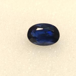 Pierre précieuse de kyanite bleue naturelle très demandée, coupe ovale légère, pour la guérison du chakra de la gorge, la communication, l'alignement énergétique, disponible à la vente - Product Image 2