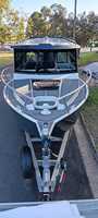 Bateau de pêche en aluminium Profisher de 7,5 m/25 pieds avec cabine entièrement fermée et inclinée vers l'avant, certifié CE