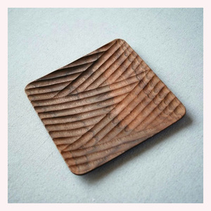 Salvamanteles de madera maciza resistente al calor de calidad superior con tapa de almacenamiento Bandeja elegante y duradera para uso diario - Product Image 5