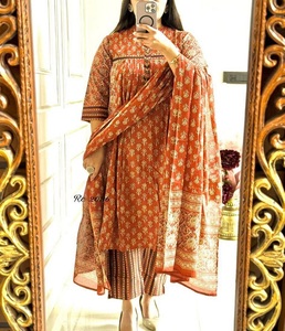 Conjunto de Kurti Estampado Jaipur para Mujer |   Tela Suave de Malmal con Dupatta y Bolsillos Laterales, Diseño Étnico, Ropa Étnica para Mujer - Product Image 6
