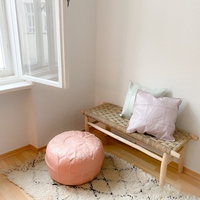 Pouf ottoman marocain bohème en cuir jaune à motifs, perles et broderies, fait main, décoratif, siège bas et repose-pieds mobile pour la maison