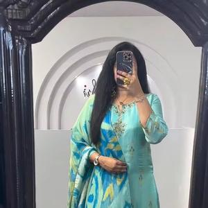 Impression numérique en soie de chinon pure de vêtements de créateurs indiens et travail brodé de séquences Kurti et pantalon avec Dupatta au prix d'usine - Product Image 1