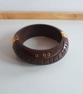 Pulsera de resina marrón de alta calidad con brazaletes de madera con estilo de punto de latón para mujeres y niñas joyería de perlas de moda de bajo precio - Product Image 4