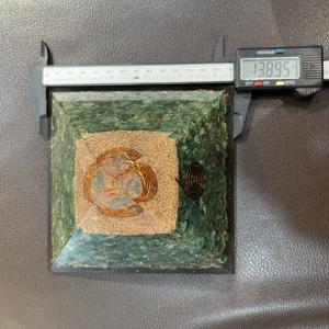 Pirámide de Orgón de Jade Verde Natural de Gran Tamaño, Cristal de Piedra Preciosa para Sanación Energética, Vastu, Feng Shui, Meditación en el Hogar, Pulido y Duradero - Product Image 2