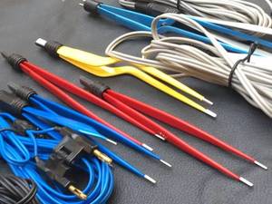 Iris électrochirurgical 1.0mm pointe inclinée pince bipolaire réutilisable 12.0 cm deux broches montage américain fournitures d'instruments chirurgicaux - Product Image 6