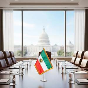 ธงตั้งโต๊ะประวัติศาสตร์อิหร่านพร้อมขอบสีทอง - ธงตั้งโต๊ะลายสิงโตและพระอาทิตย์เปอร์เซียโบราณของอิหร่าน ขนาด 20x30 ซม. พร้อมขาตั้งปรับระดับได้ - Product Image 6