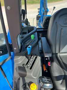 Tracteur compact LS en gros, modèle LS MT345HC, 45 CV, diesel, avec cabine et chargeur LL4106 – Tracteur utilitaire agricole robuste, prêt à être expédié - Product Image 5