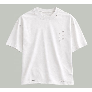 T-shirt pour homme Urban Fashion avec patchs déchirés, t-shirt graphique patchwork streetwear, t-shirt en coton confortable et décontracté - Product Image 2