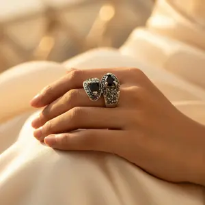 Bague de mode en argent 925 plaqué or rose et rhodium avec pierre noire pour femme, bijoux de déclaration, sertissage incrusté, marque privée sous licence - Product Image 3