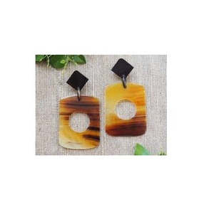 Joyería de moda de lujo Pendiente de cuerno Forma personalizada El mejor pendiente de cuerno pulido Tamaño personalizado y venta Venta directa del fabricante - Product Image 5