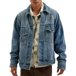 Veste en jean bleu clair pour homme avec clous décoratifs, style western unique, vêtement décontracté, motif uni, technique de teinture unie - Product Image 5
