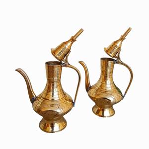 Pichet en laiton de style moghol Dsh Crafting avec motif en relief et cuillère en bois, ustensile en métal pour servir et boire - Product Image 3