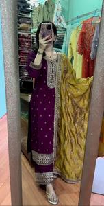 Traje DE TRABAJO DE BODA DE diseñador pesado Top y pantalón Chinon Seda Secuencia Bordado Top con pantalón y bordado y borde de encaje Dupatta - Product Image 2