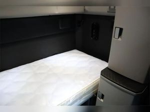 Listo para Enviar, Camión con Cabina Dormitorio KENWORTH T680 2023 2024 2025, Grado Industrial y para Bricolaje, Garantía de 3 Años, EE. UU. - Product Image 4