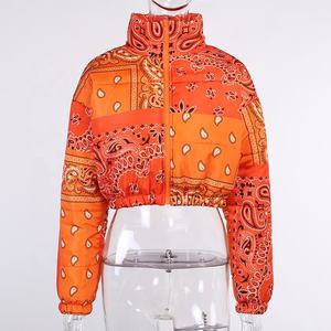 Veste bomber courte d'hiver en toile tissée respirante et teinte pour femmes, écologique, à motif paisley, imprimé intégral - Product Image 3